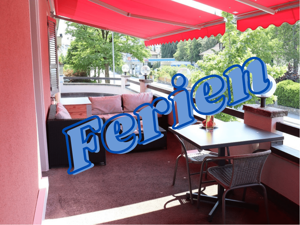 Terrasse mit Text "Ferien"
